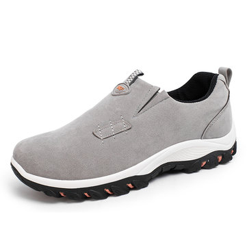 Les hommes chaussures de sport mode enfiler baskets gymnase en plein air le jogging de course