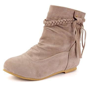 De grandes femmes de grandeur les bottes de cheville de glands décontractées ont augmenté dans les bottes de daim